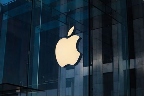 Apple’s Earnings Beat Expectations Amid iPhone Sales Drop: Record Margins and AI Optimism